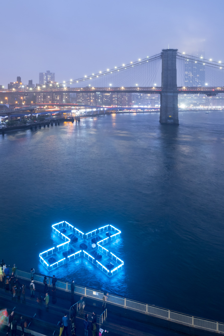 Plus Pool Light demonstrating NYC water quality in real time. Photo by Iwan Baan.